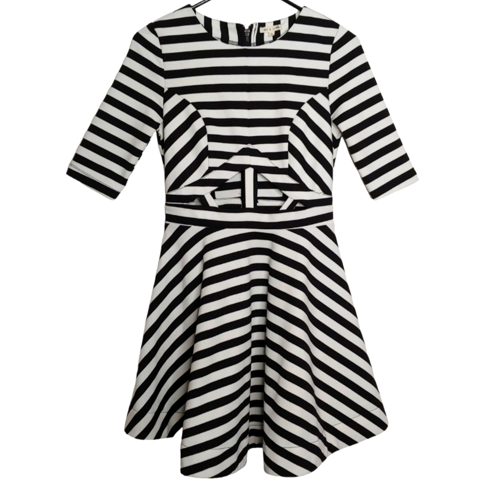 May & July Scoop Neck Half Sleeve Black White Striped Mini Dress Size Small